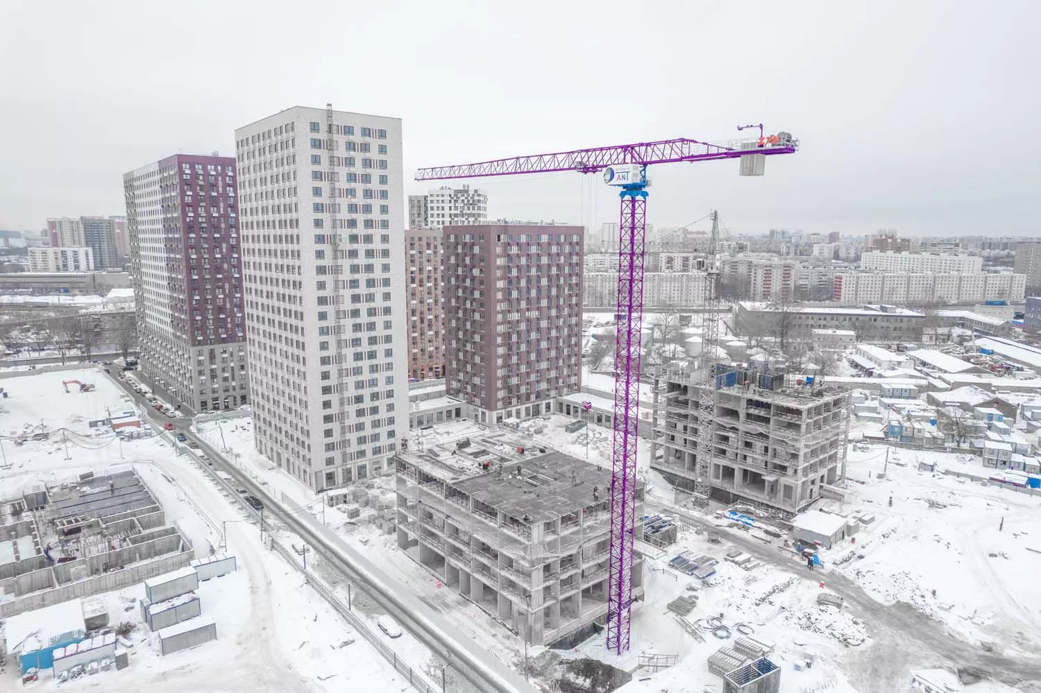 Поставка строительного крана на объект в Москве